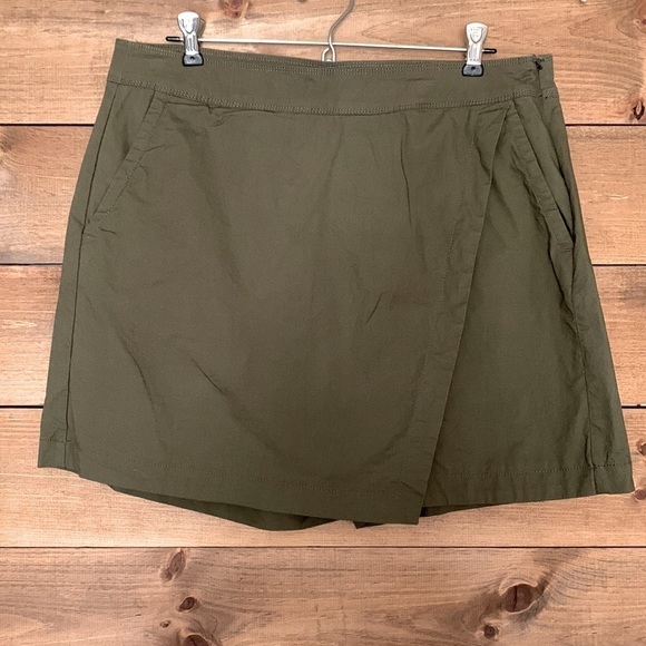 Liz Claiborne Pants - LIZ Claiborne olive green khaki golf skort skirt shorts